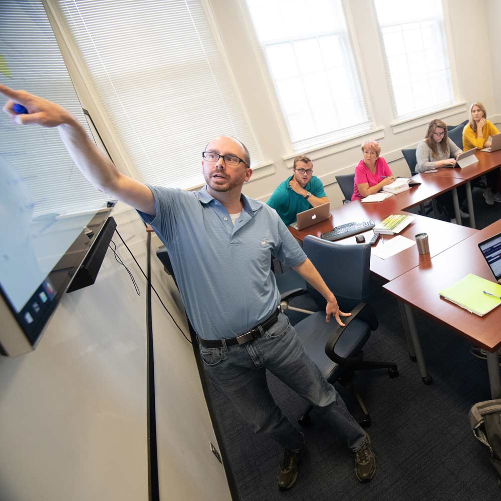 Professor Todd Smitherman teaching a graduate level Psychology class.